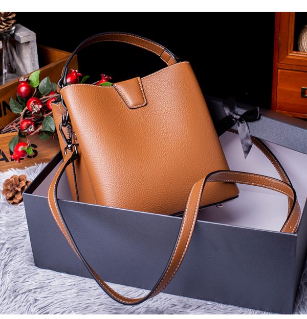 Leather bucket bag - 图片 3